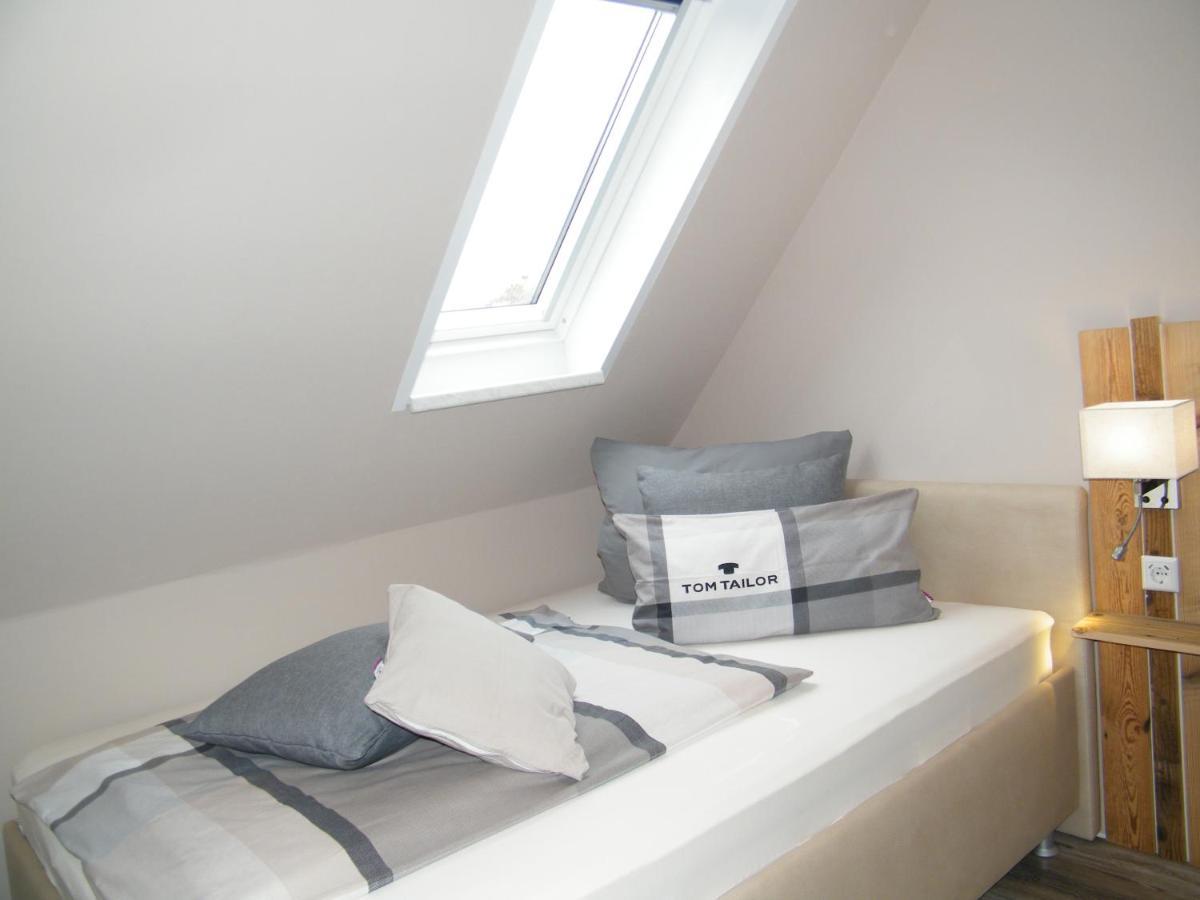 Gastehaus " Schone Aussicht " Apartment Neuharlingersiel Luaran gambar