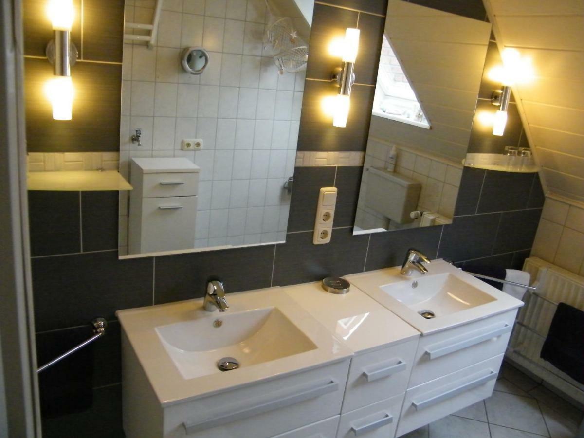 Gastehaus " Schone Aussicht " Apartment Neuharlingersiel Luaran gambar